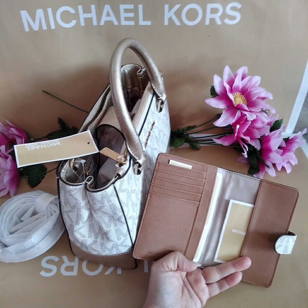 NWT Michael kors purse bag crossbody w/ wallet set - Picture 2 of 8